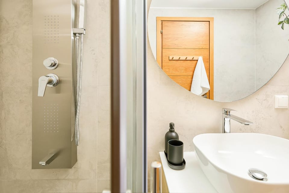 Shower, Bathroom, towels