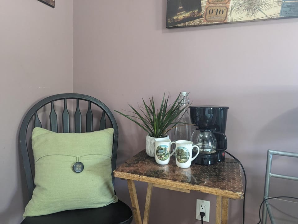 Coffee/tea facilities, Seating area
