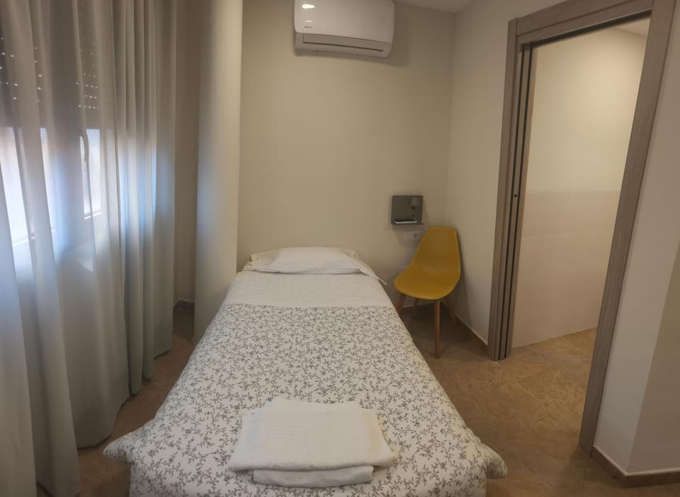 Photo of the whole room, air conditioner