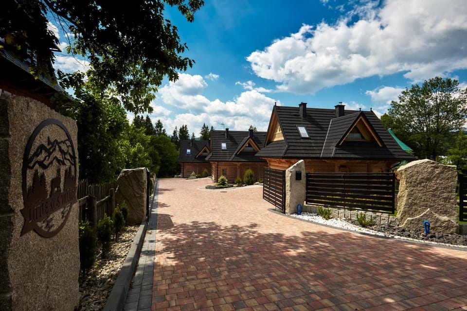 Property building, Day, Neighbourhood