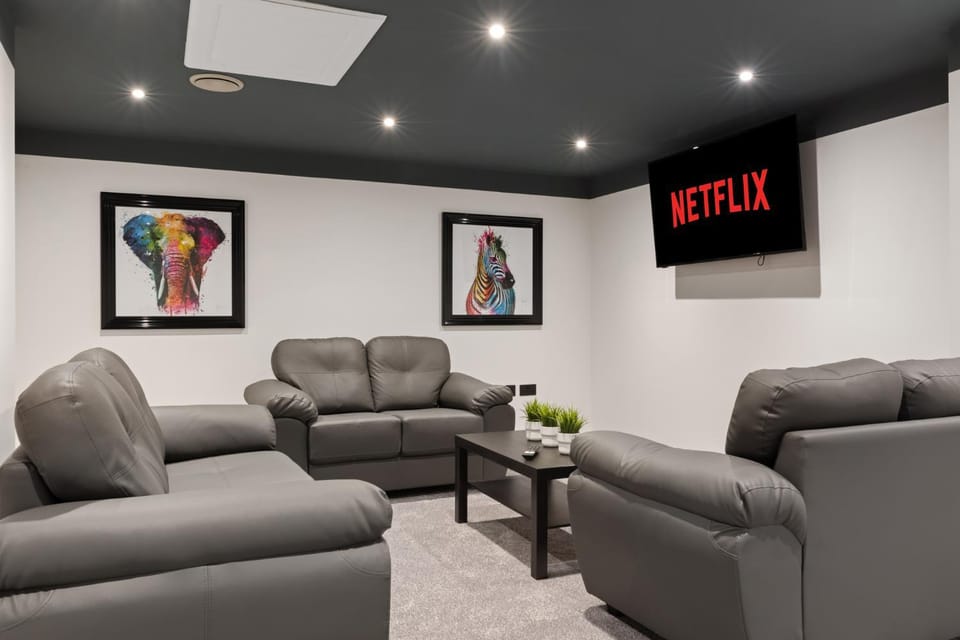 Communal lounge/ TV room, Communal lounge/ TV room, TV and multimedia, Living room, Seating area