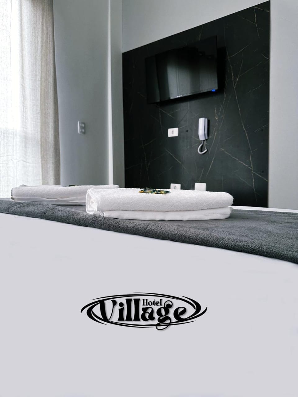 Bed, TV and multimedia, Bedroom, towels