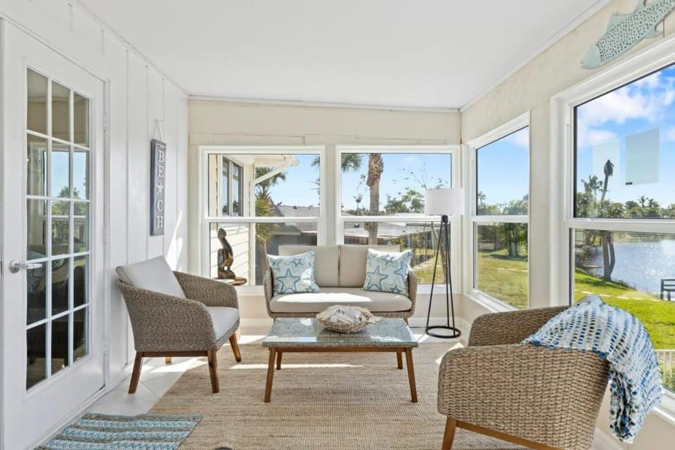 On the Rocks- Gorgeous Newly Renovated Pool Home House in Sanibel Island