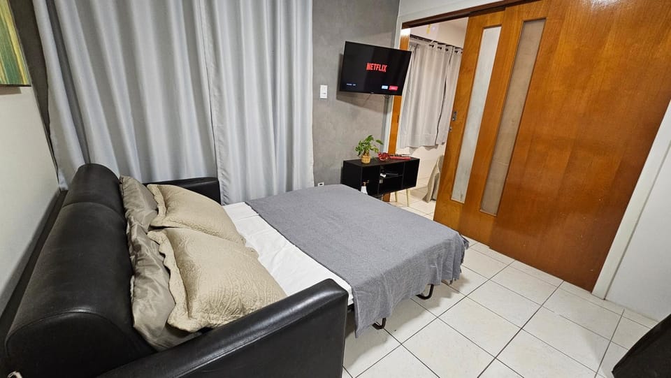 Bed, TV and multimedia, Living room, Photo of the whole room, Seating area