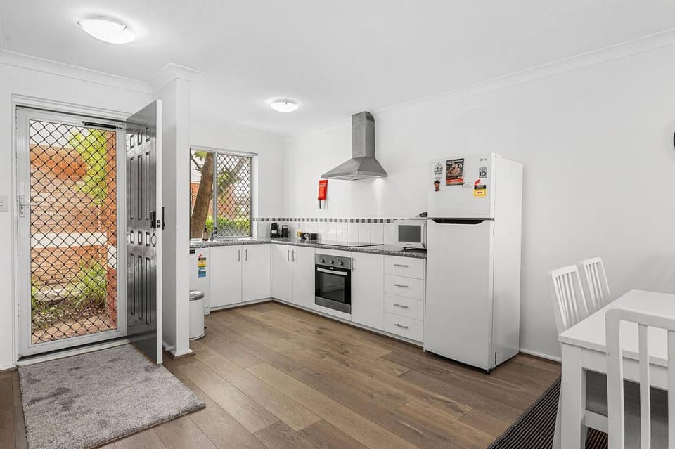 6 Light Bright Home in South Perth Apartment in Perth