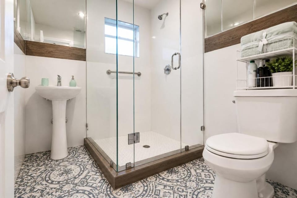 Nice 2 Twin bedroom - Best central location in Miami - Luggage storage, parking and Laundry for free!!!! Bed and Breakfast in Miami