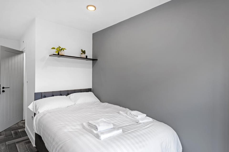 Bed, Photo of the whole room, Bedroom, towels, wardrobe