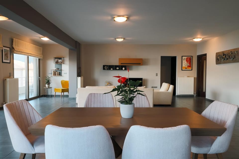Living room, Dining area