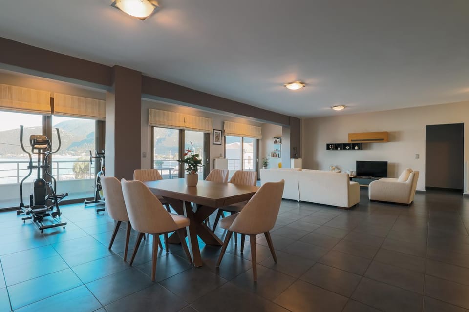 TV and multimedia, Living room, Dining area