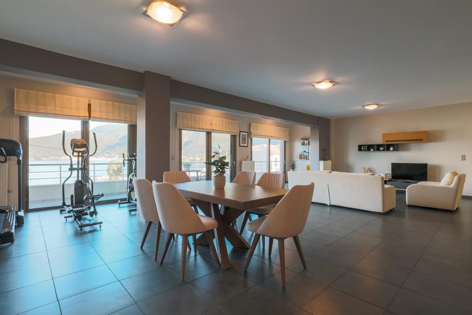 Seating area, Dining area