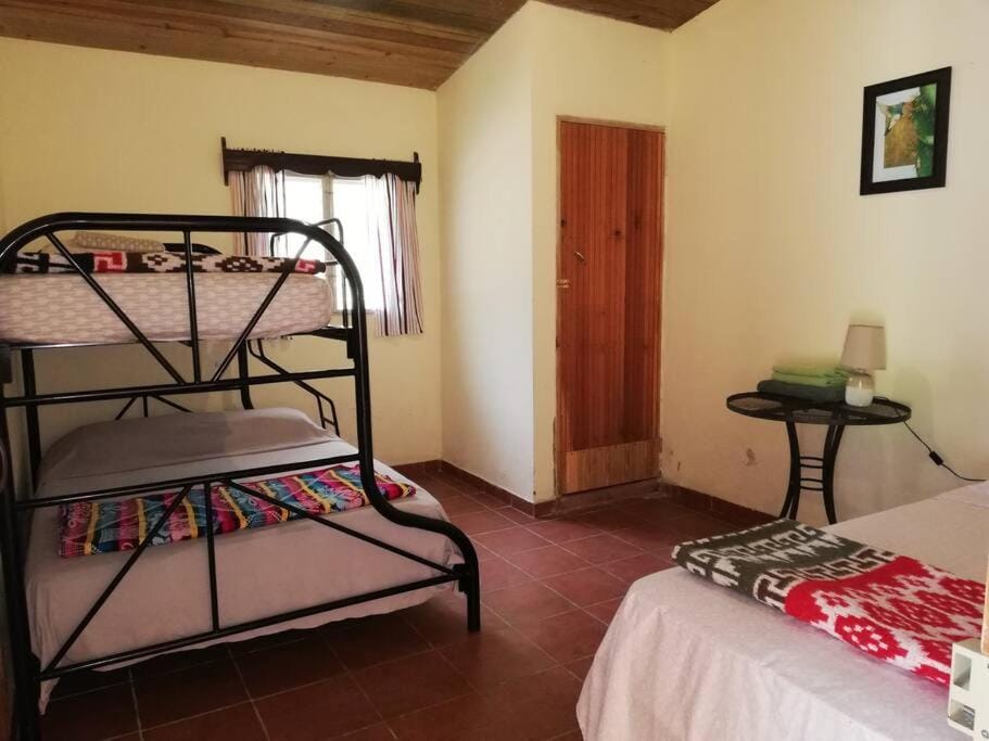 Ecolodge Guancascos, cabaña para 16 personas al pie del PN Celaque House in Honduras