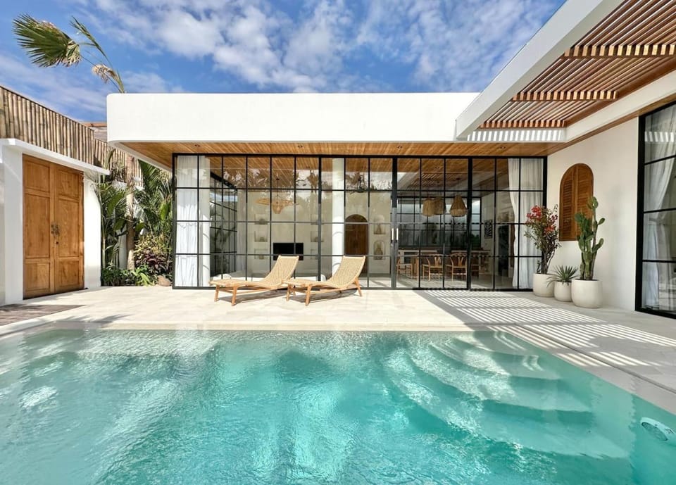 Property building, Pool view, Swimming pool, sunbed