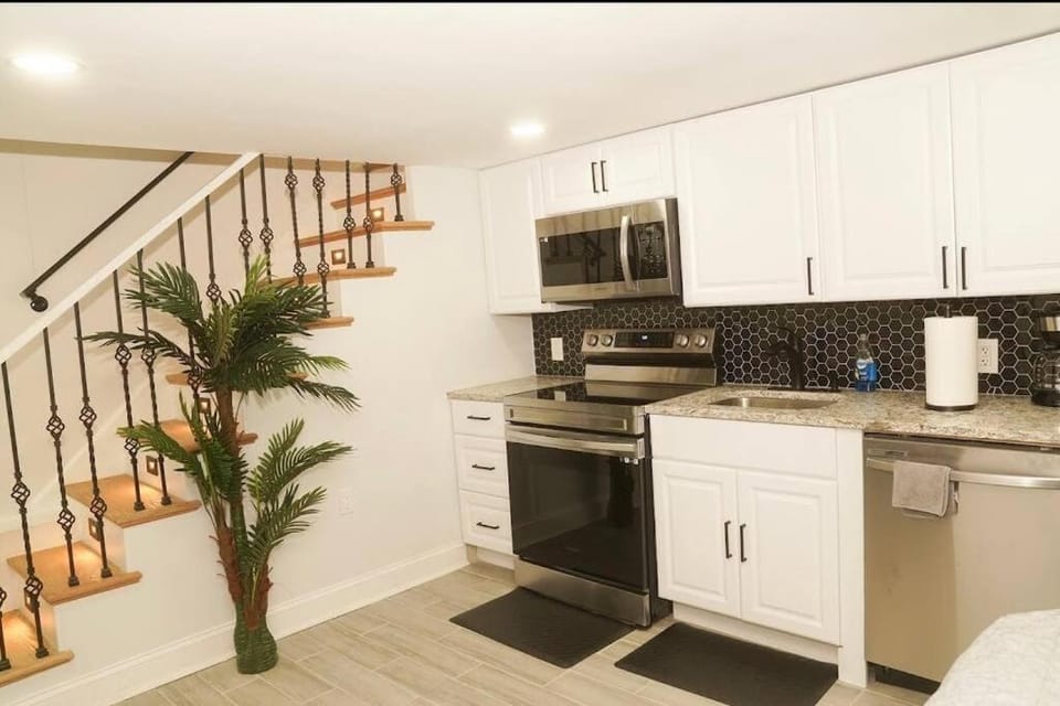 1 Bed 1 Bath Suite Apartment in District of Columbia