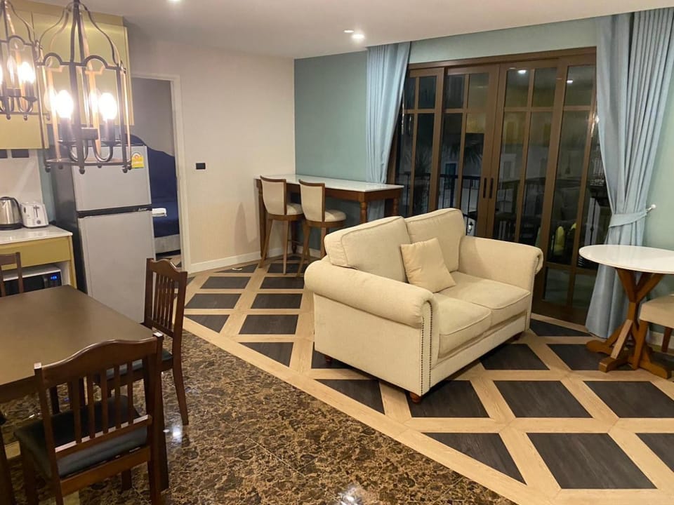 Living room, Seating area, Dining area