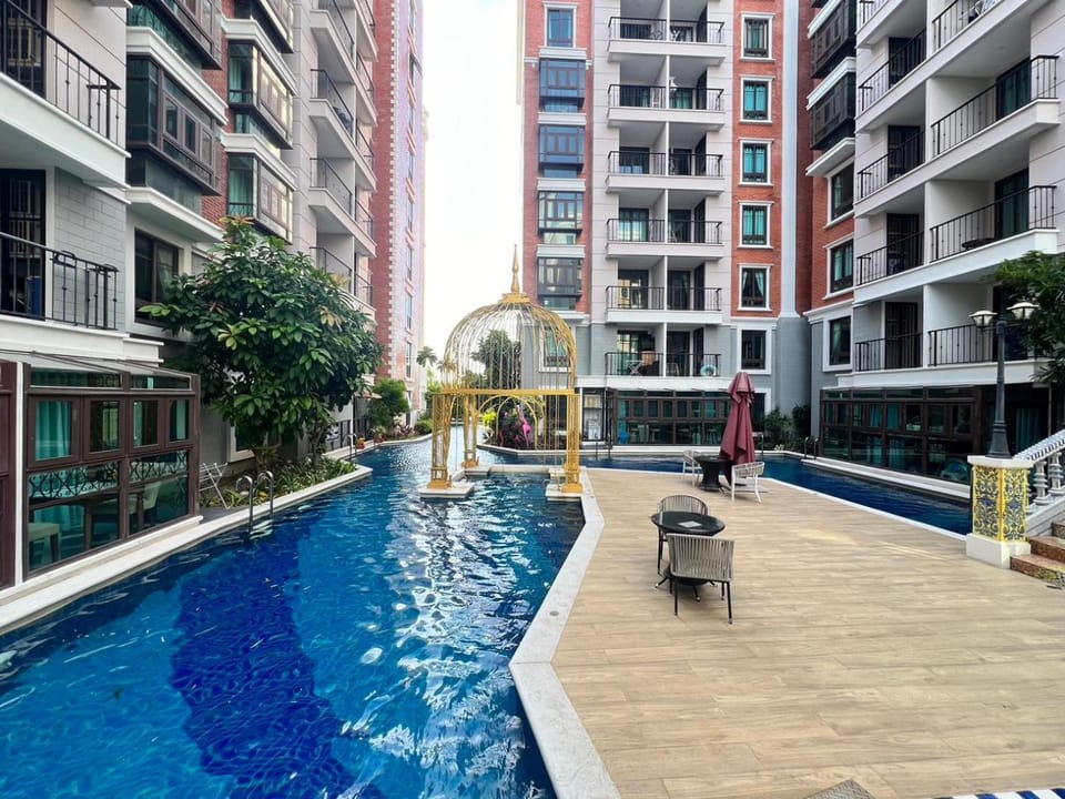 Pool view, Swimming pool