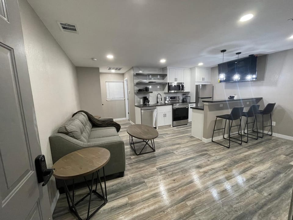 Living room, oven, pet friendly, stove