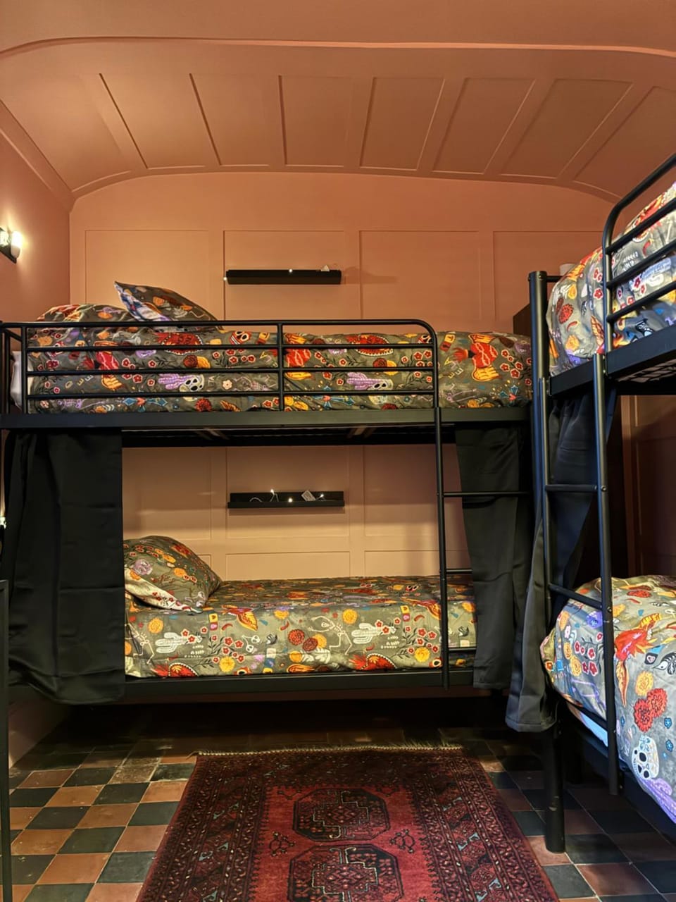 Bedroom, bunk bed