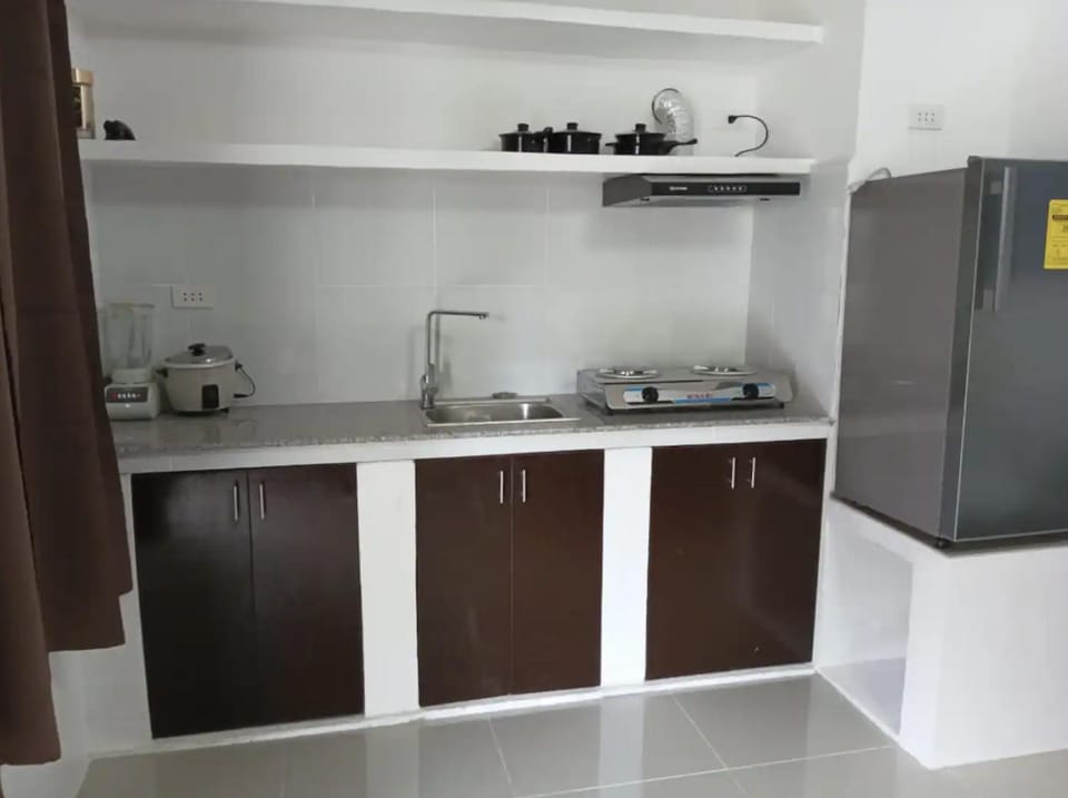 Angelito's Beach House Studio 2 Bed and Breakfast in General Luna