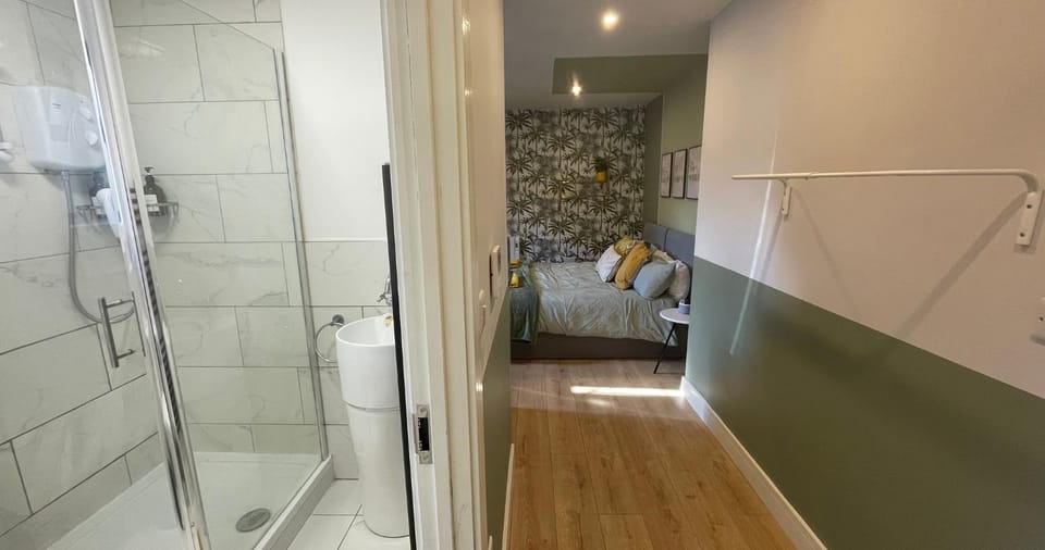 Shower, Toilet, Bathroom, Bath, towels