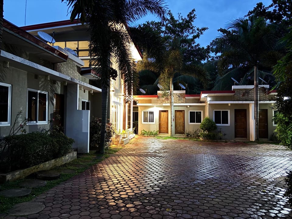 Property building, Restaurant/places to eat, Breakfast