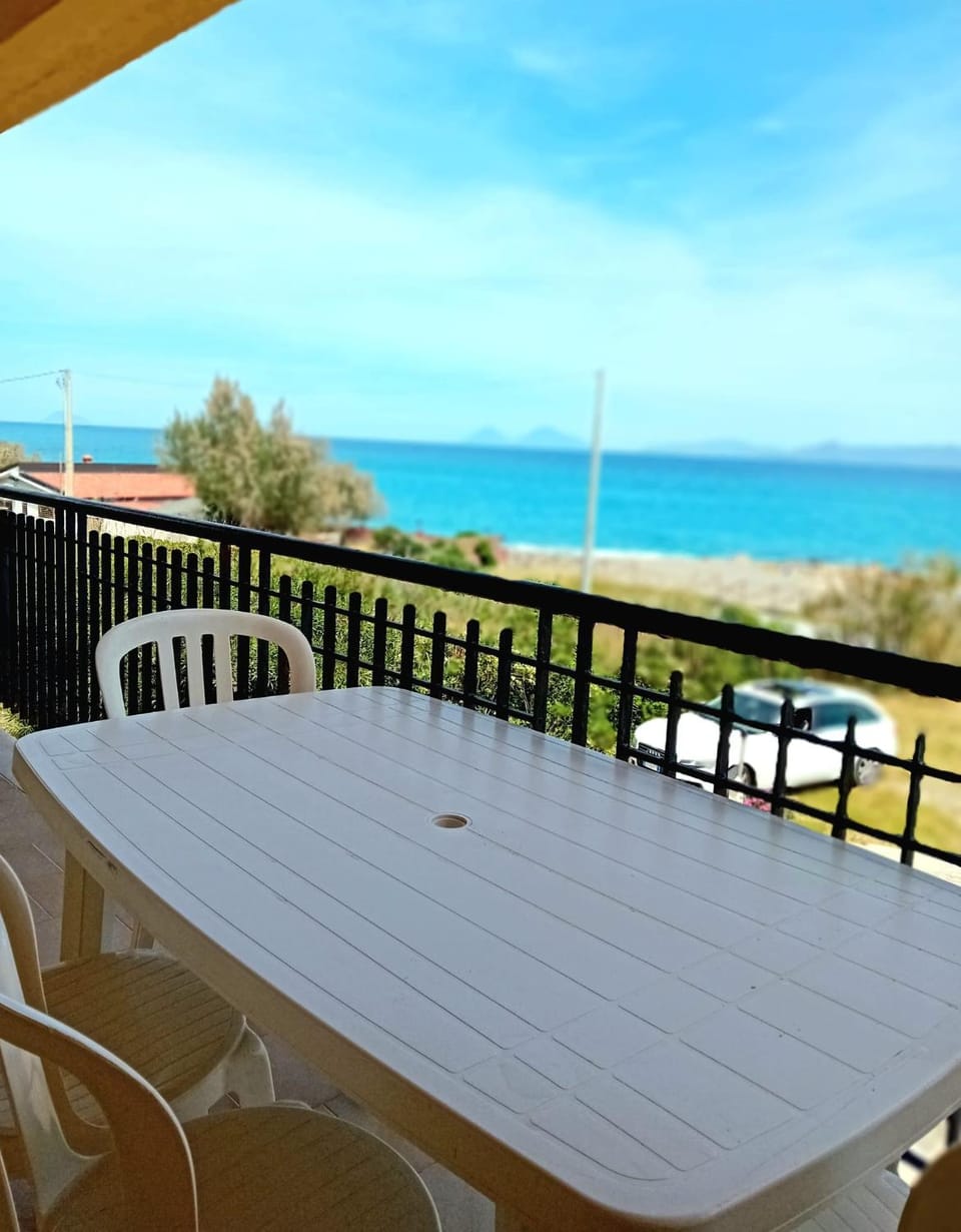 Patio, Nearby landmark, View (from property/room), Balcony/Terrace, Seating area, Dining area, Landmark view, Sea view