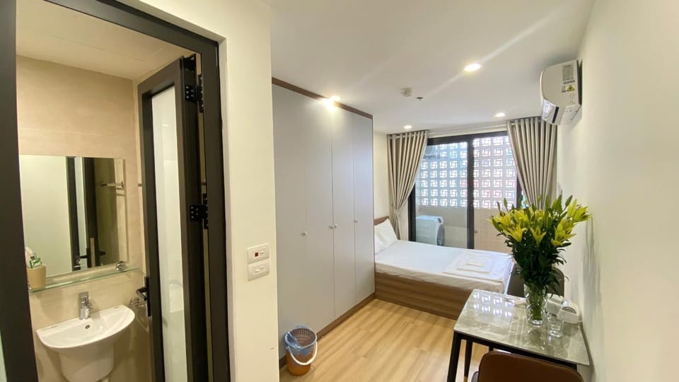 Shower, Bed, Bathroom, Photo of the whole room, Bedroom, Bath, towels