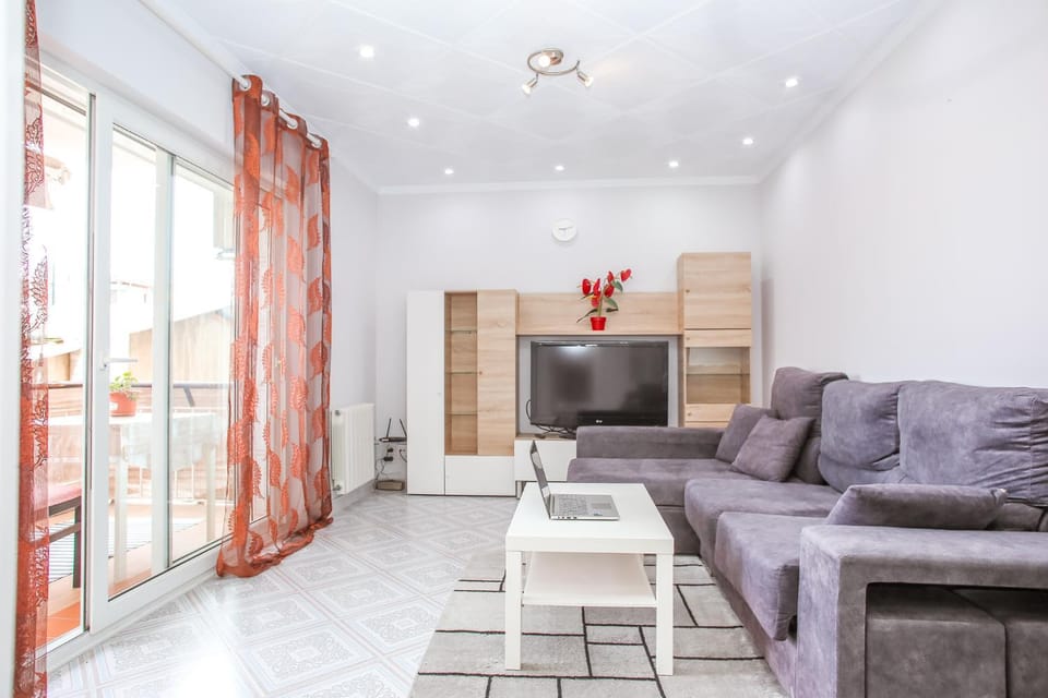 Restaurant/places to eat, Communal lounge/ TV room, TV and multimedia, Dining area