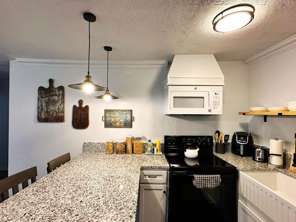 2BR Apt 4 mins to OCU Monthly 15 Off #19A House in Oklahoma City