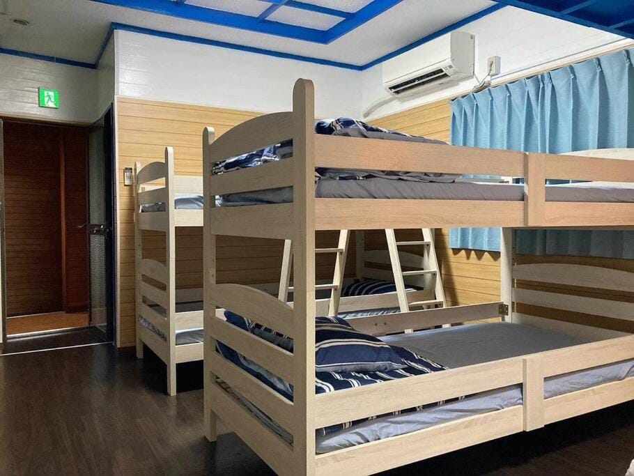 国際通りの宿 てぃーら House in Naha
