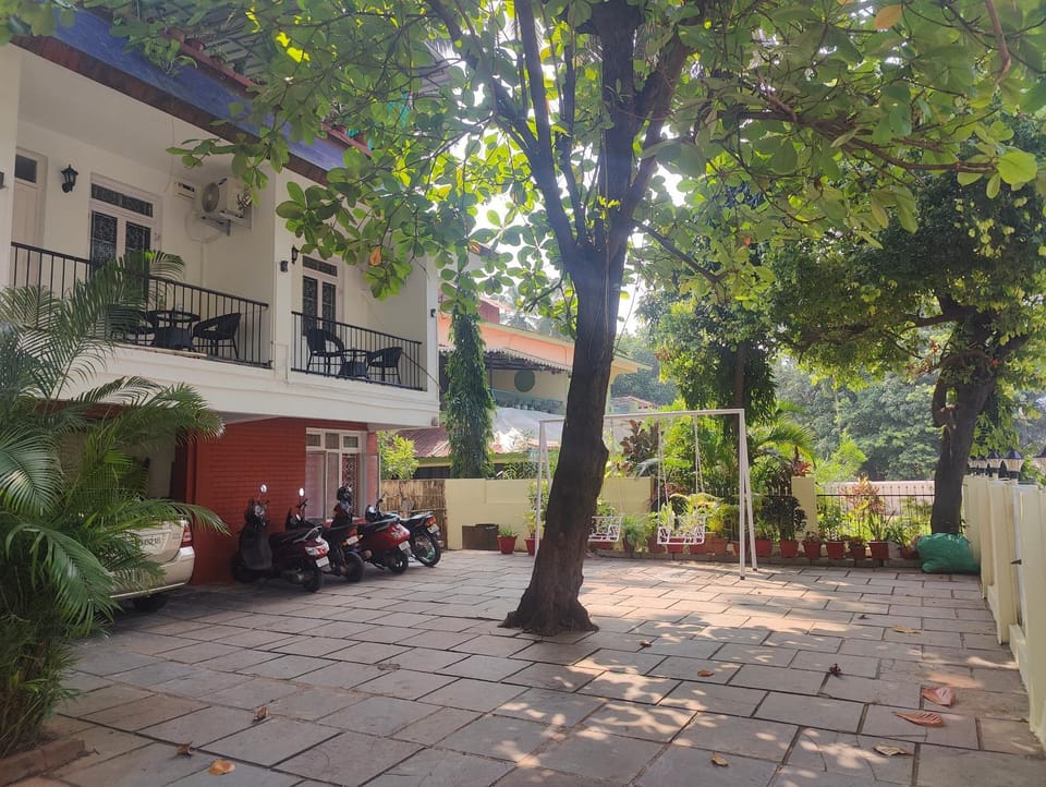 Property building, Day, Garden view, Parking