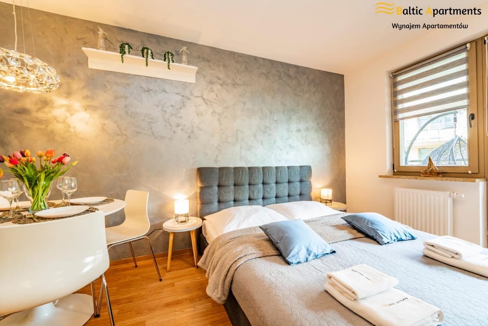 Bed, Bedroom, internet, towels