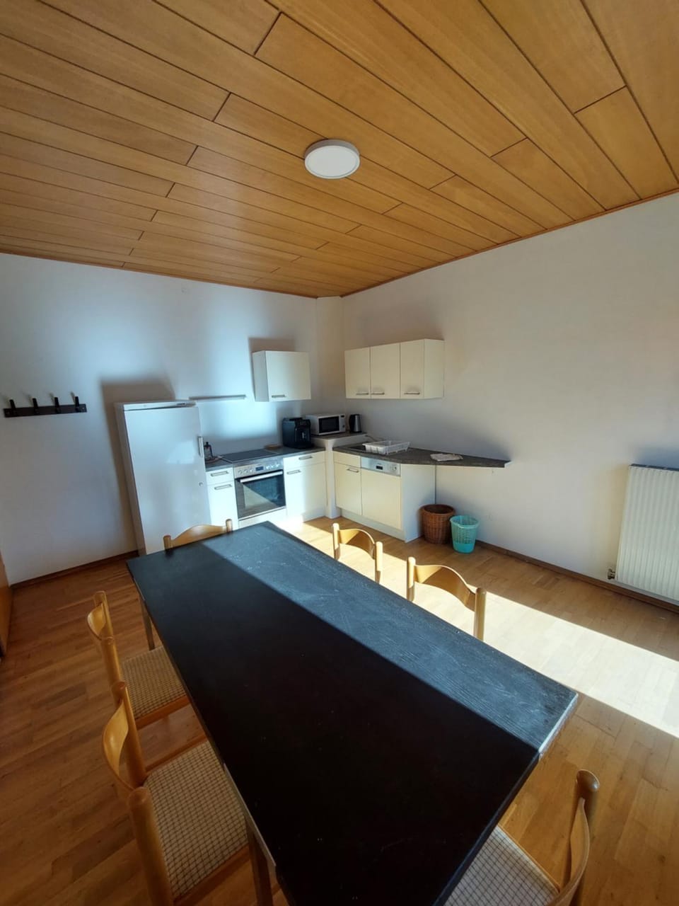 Kitchen or kitchenette, Seating area, Dining area, minibar, pet friendly, stove