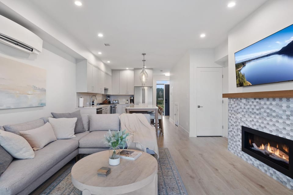 TV and multimedia, Kitchen or kitchenette, Seating area, Dining area, minibar, oven, stove