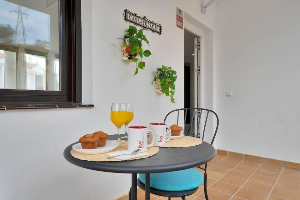 Casa Topacio: Elegant 3 bedroom Villa with terrace Apartment in Sitio de Calahonda