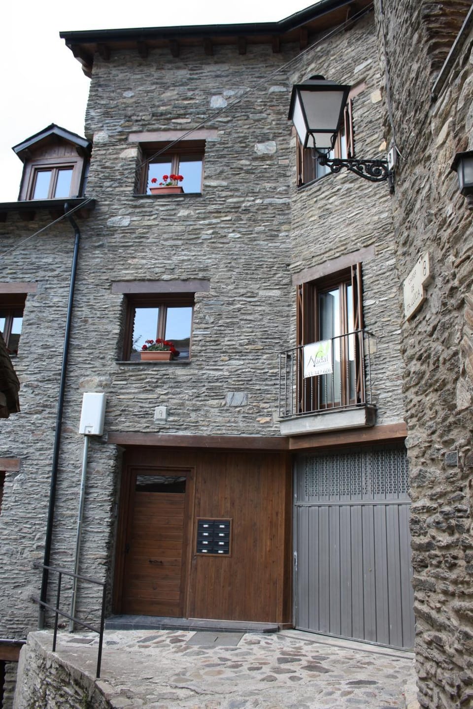 Property building, Facade/entrance, Day