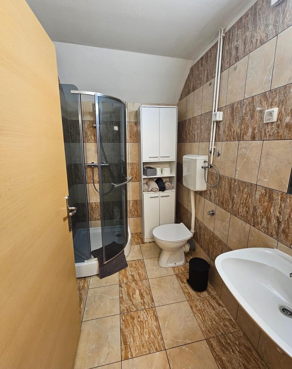 Soba 7 Pekrska vila Vacation rental in Slovenia