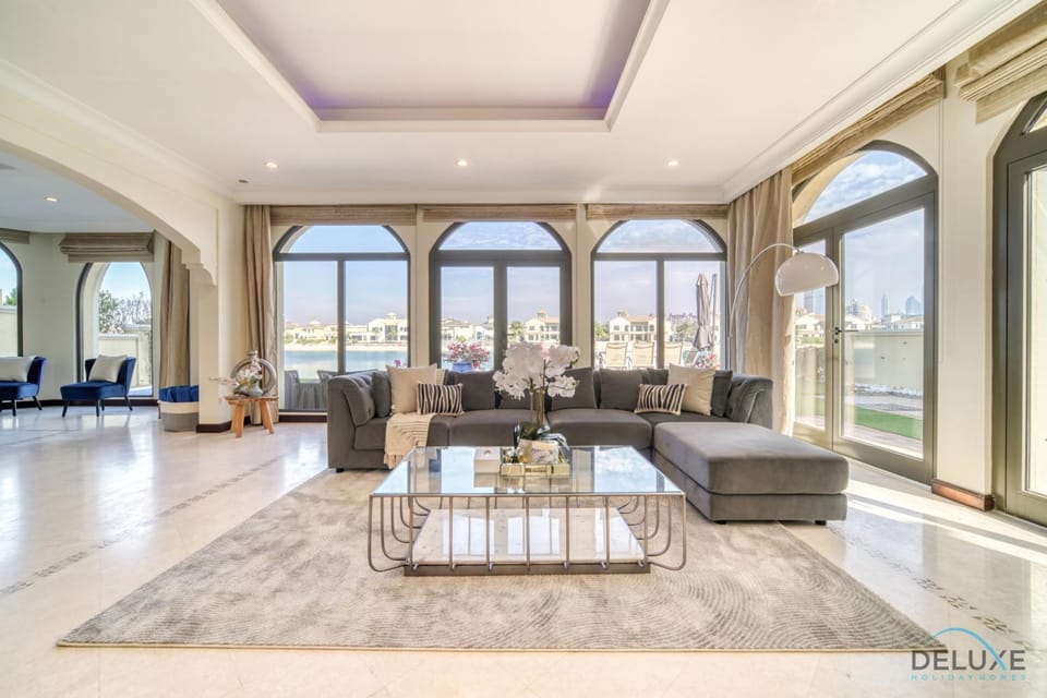 View (from property/room), Living room, Seating area