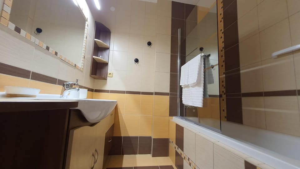 Bathroom, Bath, towels