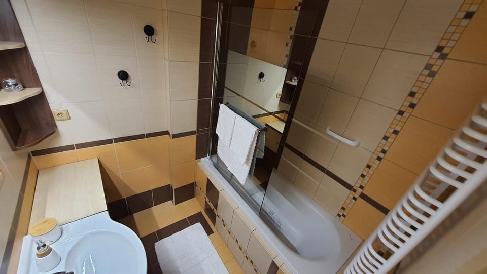 Shower, Bathroom, towels