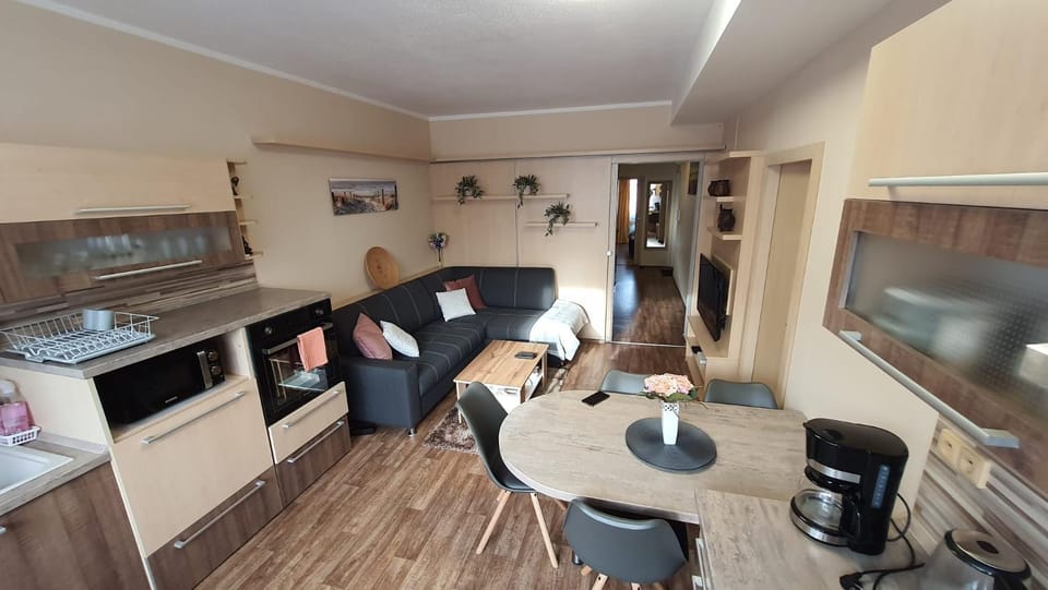 Living room, Seating area, Dining area, minibar, pet friendly, stove