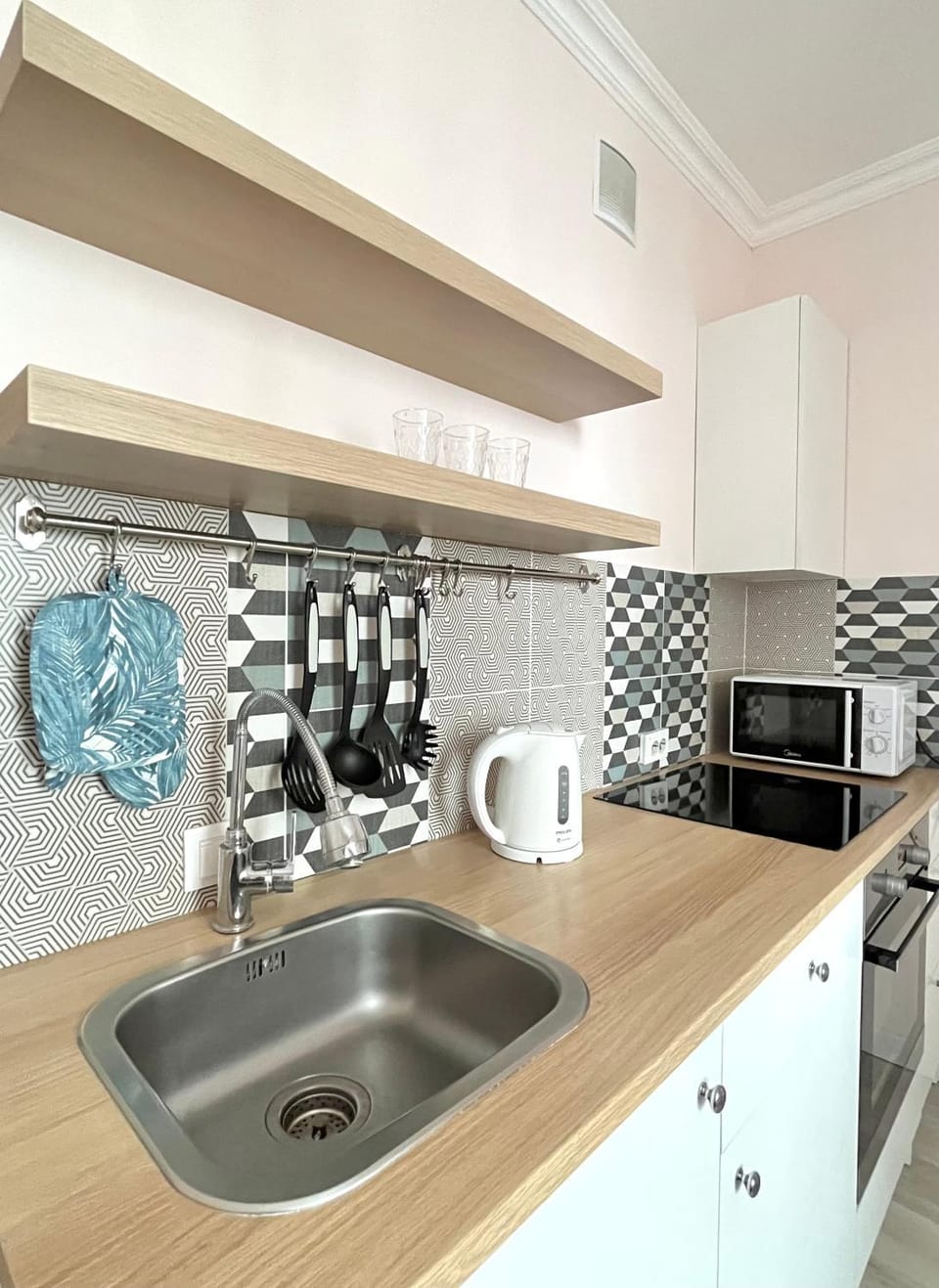 Coffee/tea facilities, Kitchen or kitchenette, minibar, pet friendly, stove