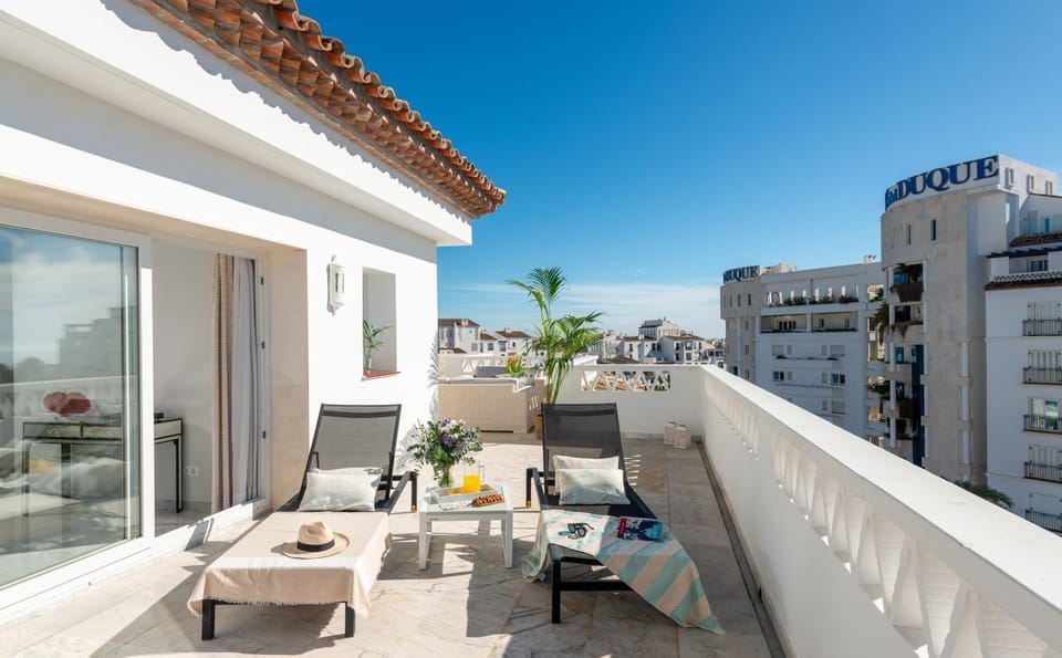 Balcony/Terrace, sunbed