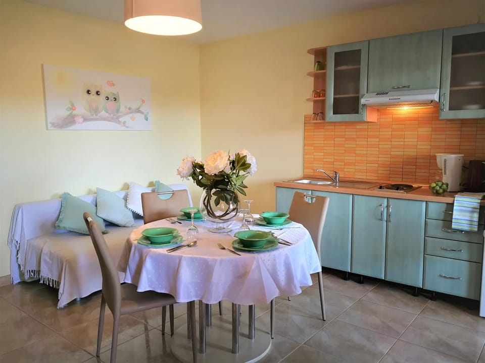 Kitchen or kitchenette, Living room, Dining area