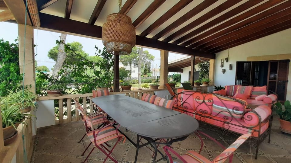 Tranquil Mallorquin Villa with Private Pool Beach Access Villa in S'Arenal