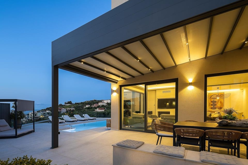 Property building, Night, Balcony/Terrace, Seating area, Dining area