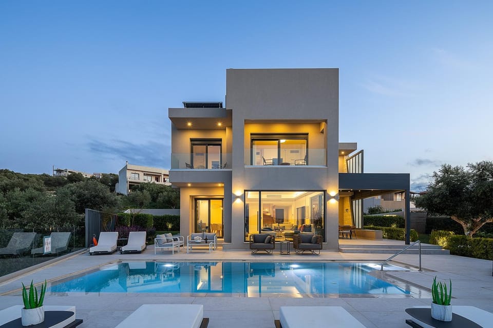Property building, Patio, Pool view, Swimming pool, sunbed