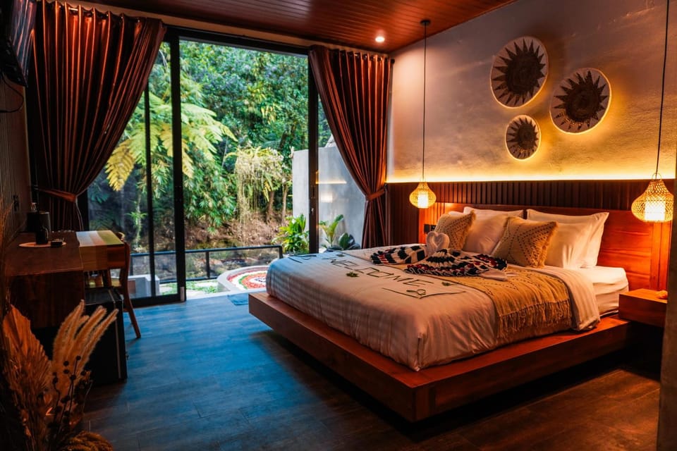 Bed, Photo of the whole room, Bedroom, Garden view