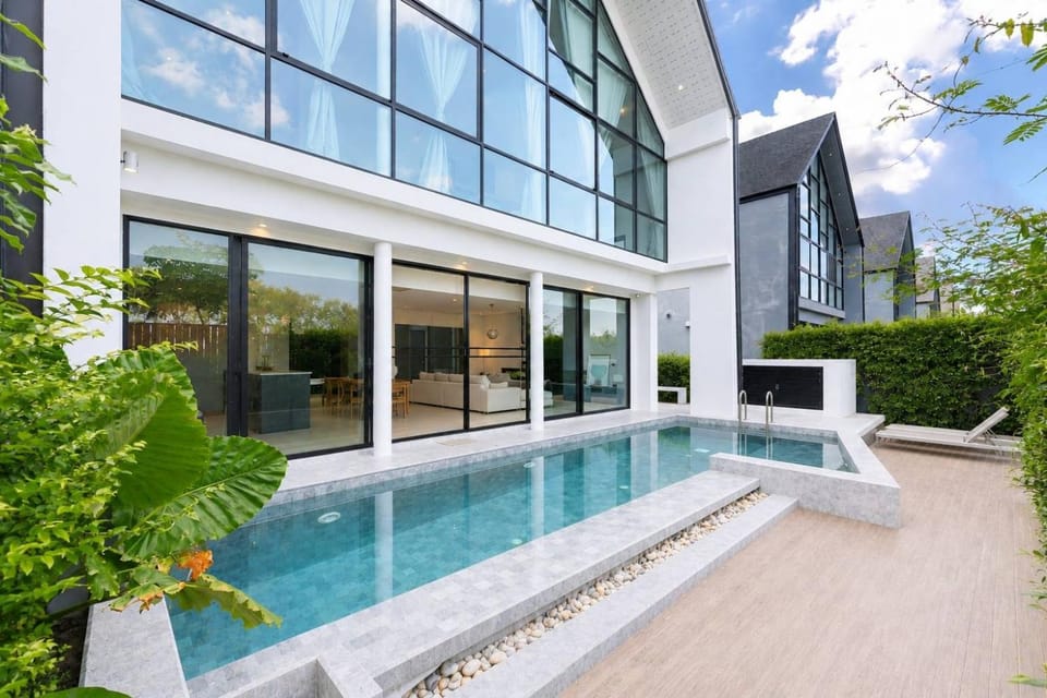 Property building, Swimming pool