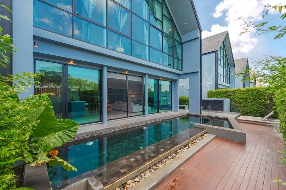 Property building, Swimming pool