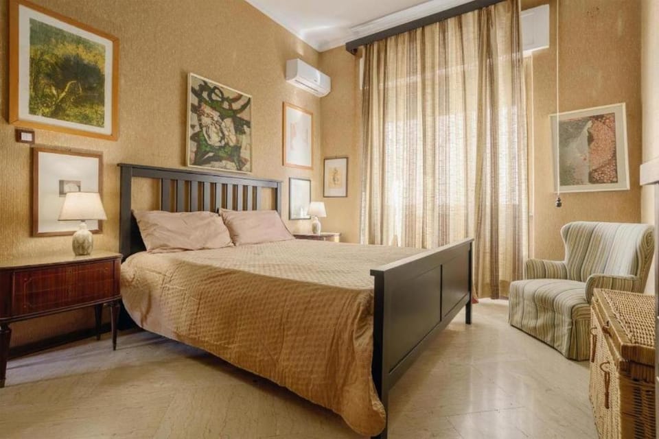 Bed, Photo of the whole room, Bedroom, air conditioner